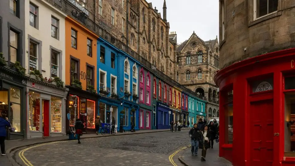 Guía Completa de Edimburgo: Historia, Gastronomía y Cultura