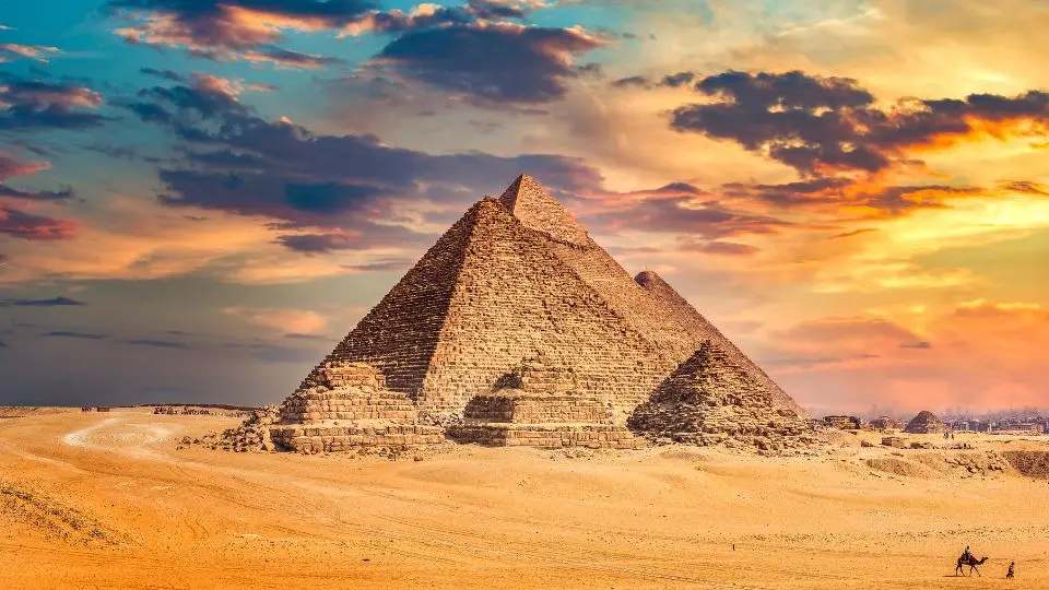 Guía de Viaje a El Cairo: Explorando la Ciudad de los Faraones y el Nilo