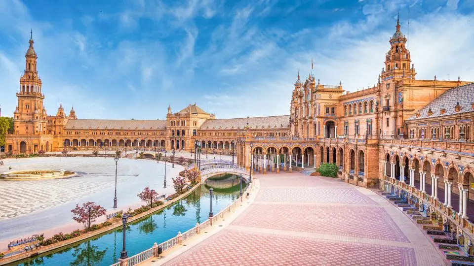 Sevilla: Guía Completa de la Ciudad del Azahar y el Flamenco